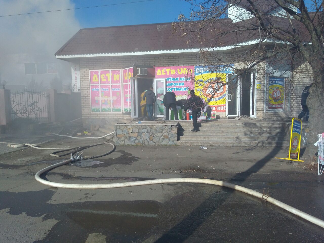 В Запорожской области горел магазин детских товаров - ФОТО