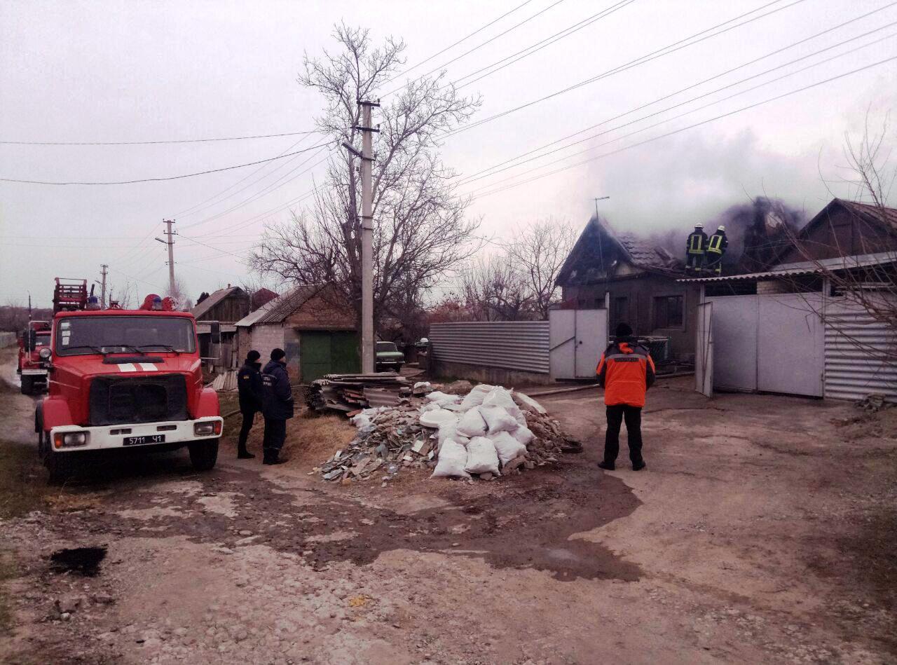 В Запорожье 19 спасателей тушили пожар в двухэтажном частном доме - ФОТО, ВИДЕО