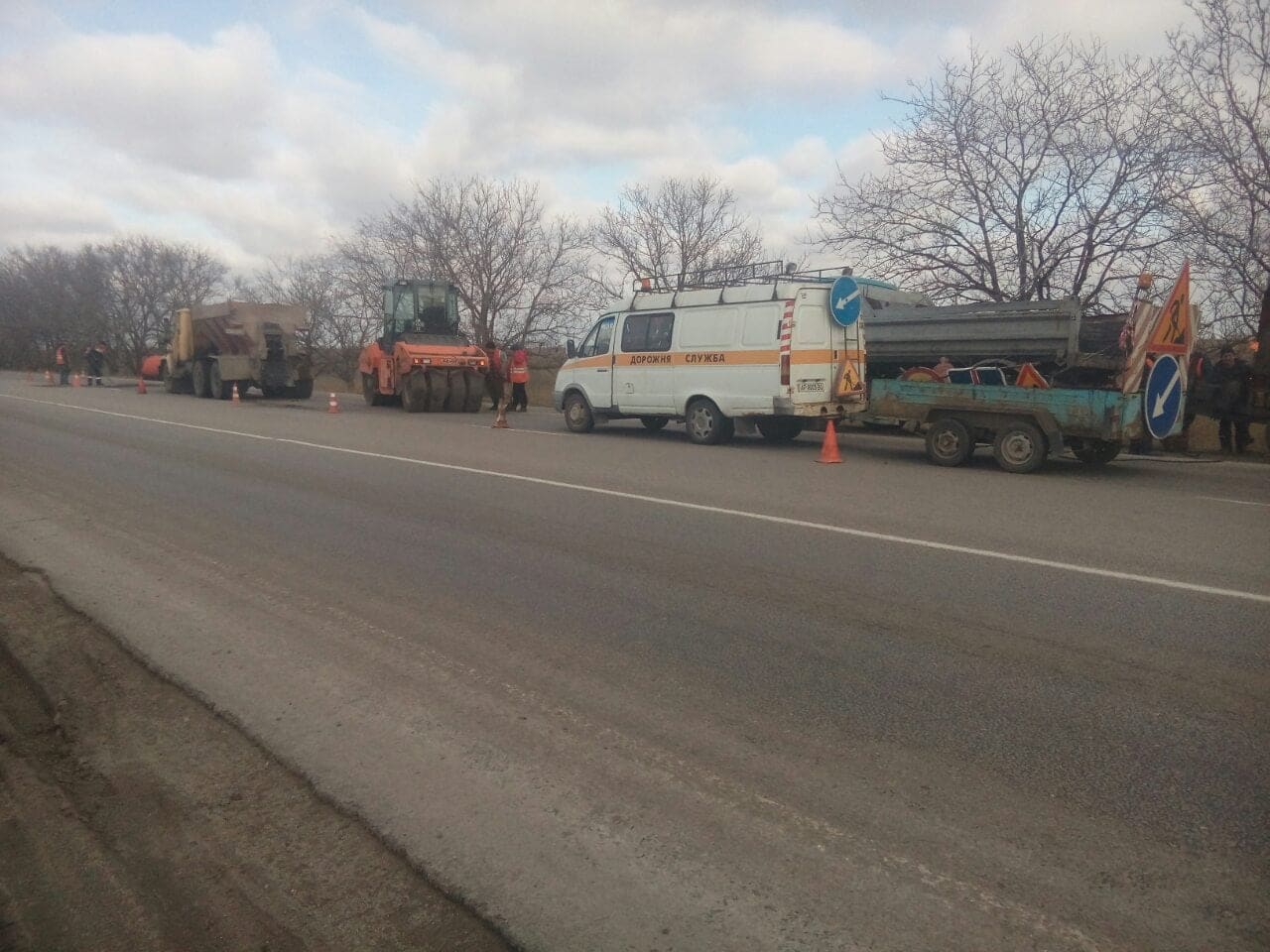 В Запорожской области дорожники сосредоточились на аварийном ямочном ремонте - ФОТО