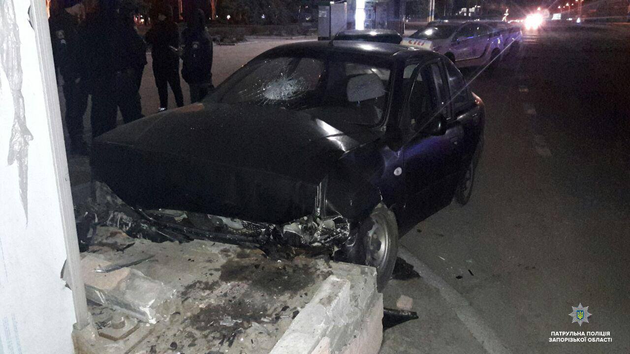 В центре Запорожья ночью напали на таксиста - ФОТО