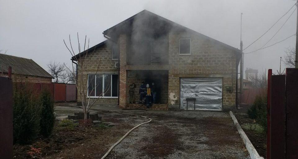 В Запорожской области из-за зарядки для телефона едва не сгорел жилой дом - ФОТО