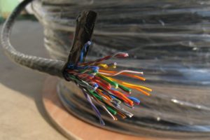 В Запорожье двое мужчин украли более 100 метров кабеля «Укртелекома»  - ФОТО