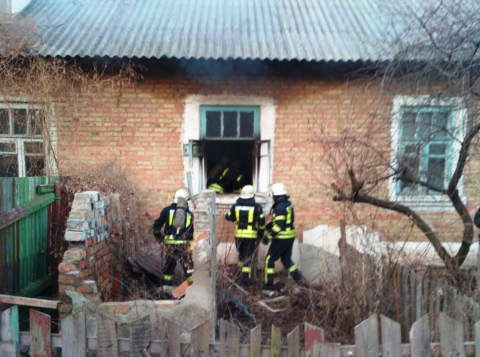 В спальном районе Запорожья горел жилой дом: есть пострадавшие - ФОТО