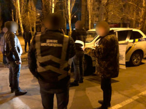 В Запорожской области двух полицейских задержали на взятке в 4 тысячи гривен - ФОТО