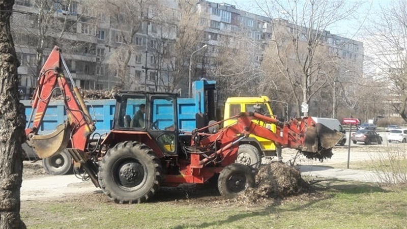 В Александровском районе Запорожья проводят весеннюю уборку за 700 тысяч гривен - ФОТО