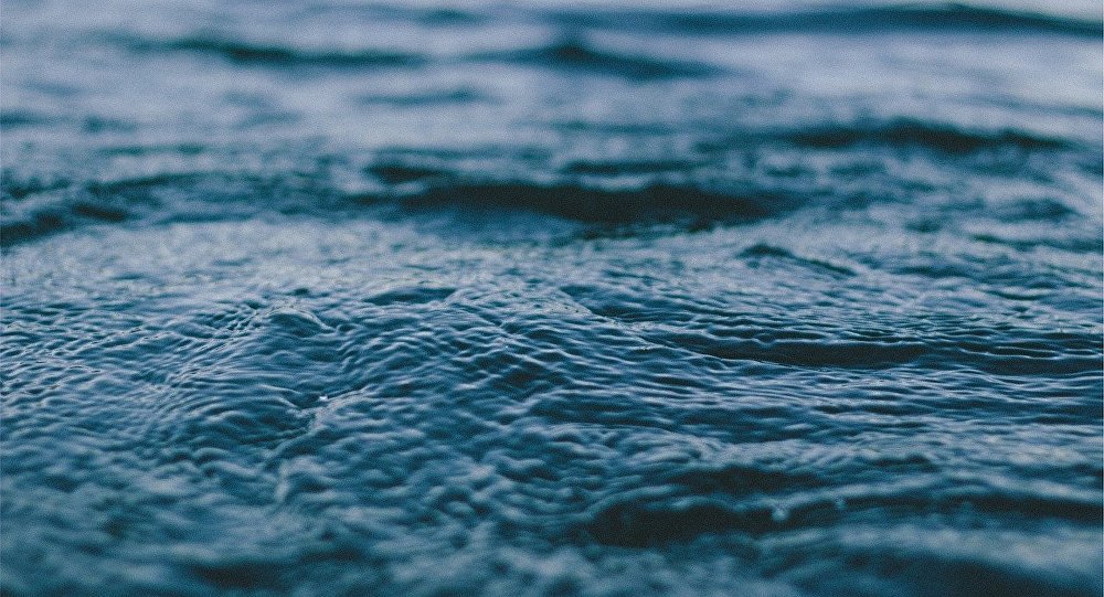 В Запорожской области водолазы второй день ищут пропавшего в море подростка