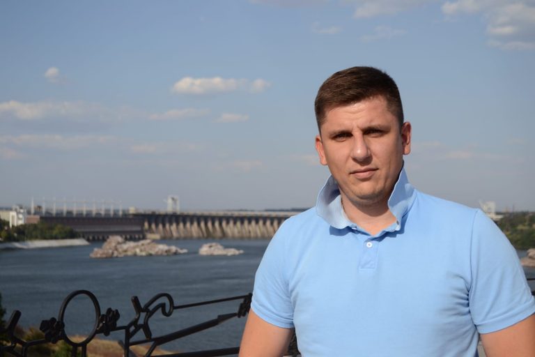 Депутат Запорожского горсовета живет на финансовую помощь от родителей
