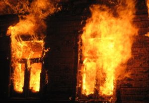 В Запорожской области горел жилой дом