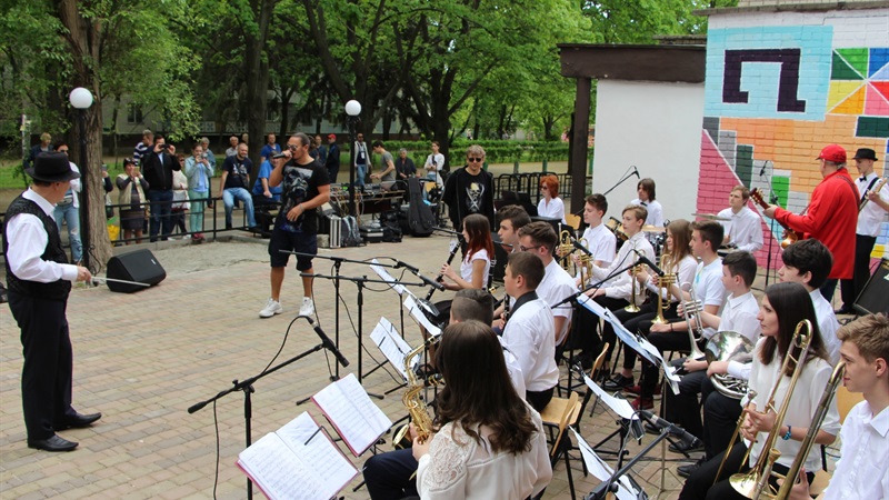 Группа ТНМК записала совместную песню с воспитанниками запорожской школы искусств - ФОТО