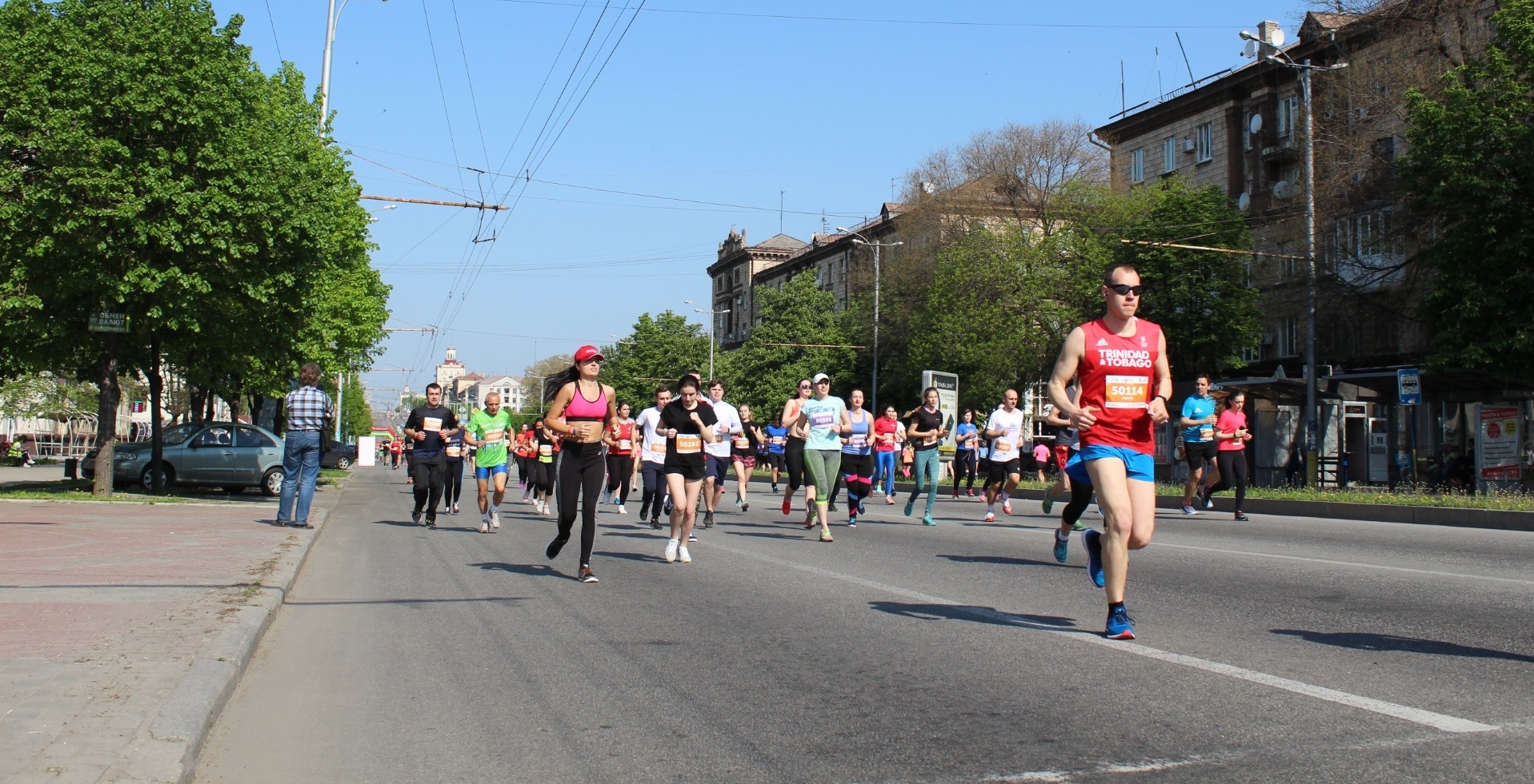 В Запорожье проходит беговой марафон, в котором приняли участие около трех тысяч человек - ФОТО