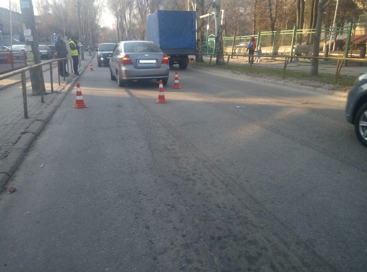 В Запорожье возле школы водитель сбил 10-летнего ребенка – ФОТО