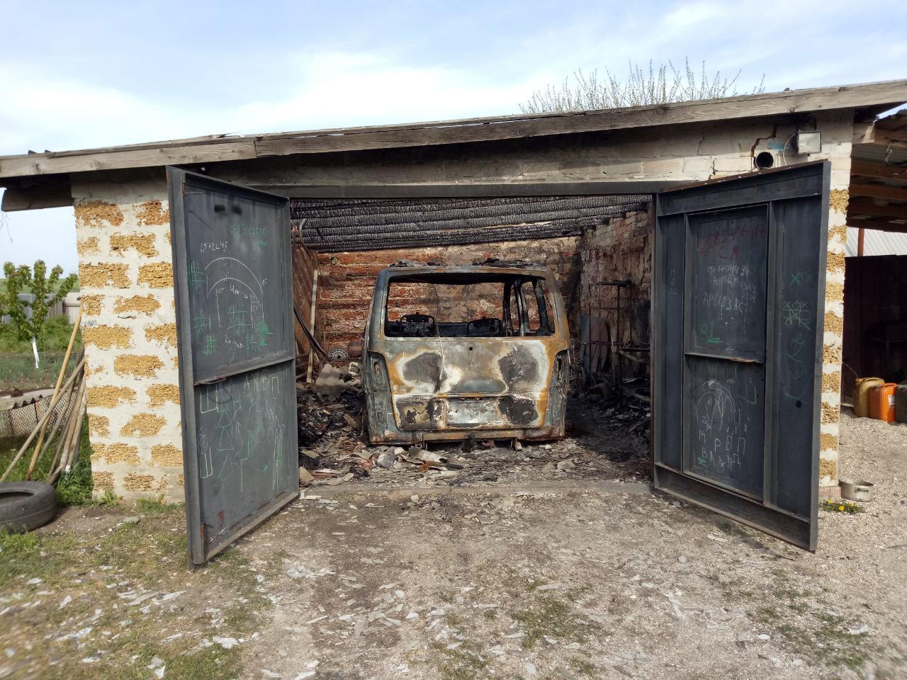 В Запорожской области ночью сгорел гараж с авто 