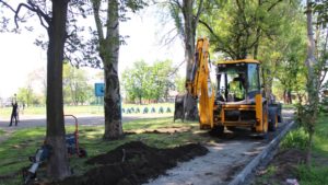 В Заводском районе Запорожья проводят реконструкцию тротуаров - ФОТО