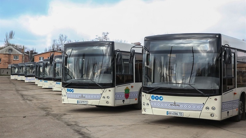 В Запорожье в поминальные дни будут работать дополнительные трамвайные и автобусные маршруты: график