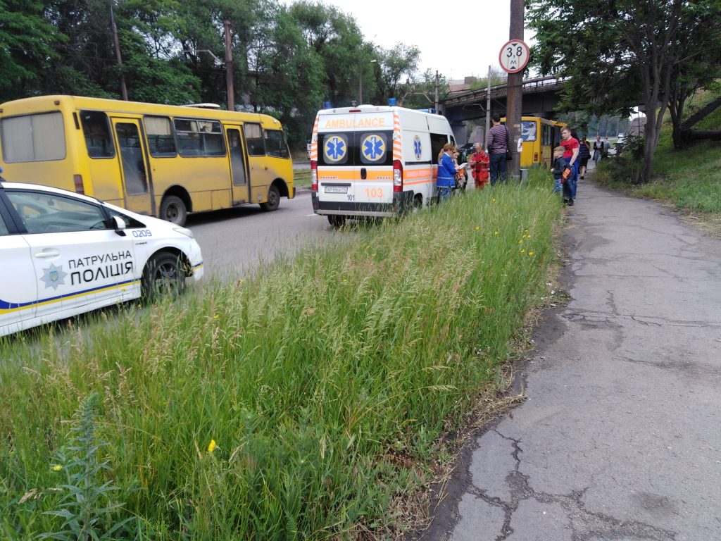 В Запорожье столкнулись две маршрутки: пострадали четыре пассажира - ФОТО