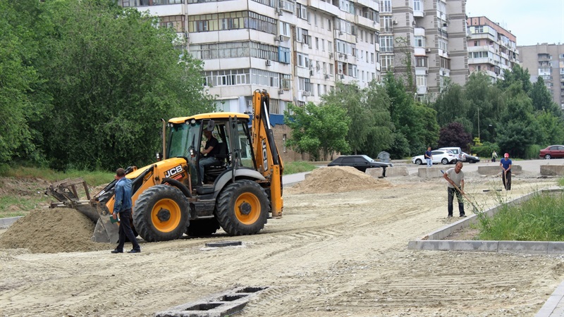 В Запорожье завершается строительство новой дороги на улице Школьной - ФОТО