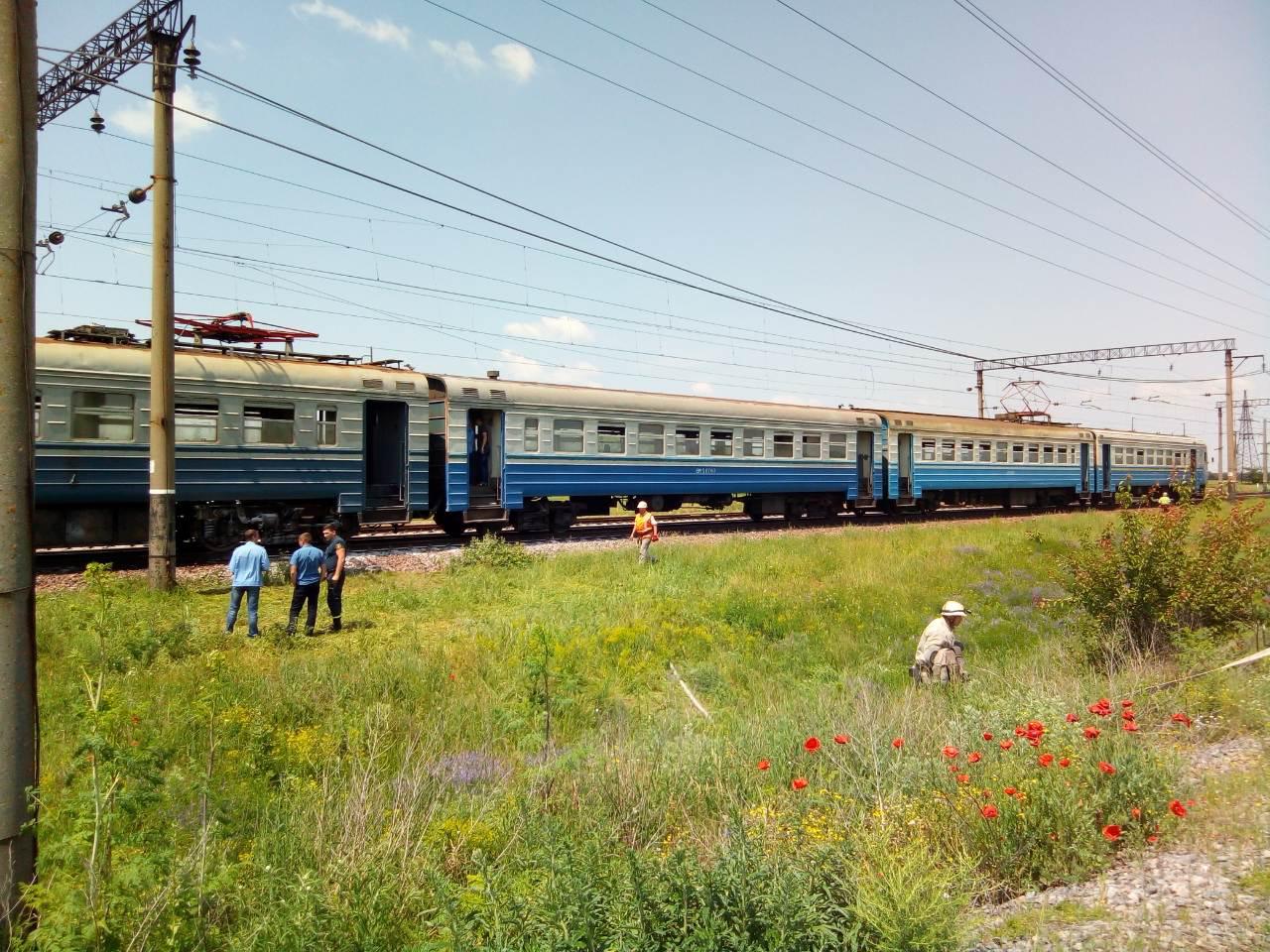В Запорожской области на ходу загорелась электричка с пассажирами - ФОТО