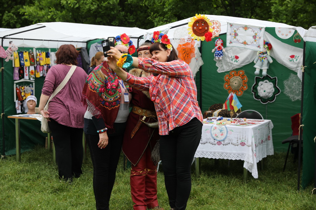 Мастер-классы, призы и колоритная кухня: в Запорожье проходит туристический фестиваль-ярмарка - ФОТО