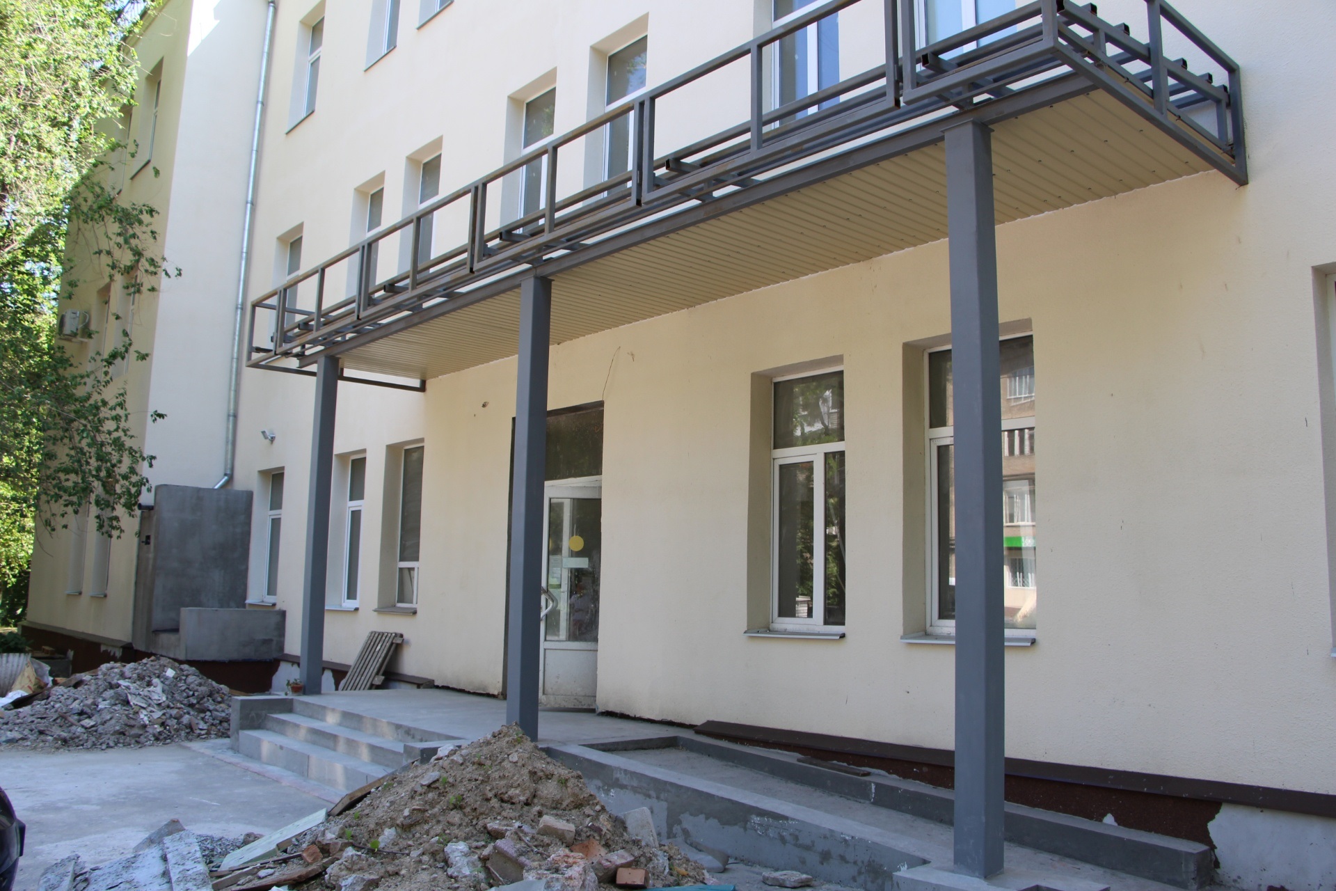 В Запорожье спустя три года подходит к завершению многострадальная реконструкция амбулатории в Шевченковском районе