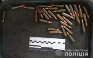 В Запорожской области во время обыска обнаружили оружие и более сотни патронов - ФОТО