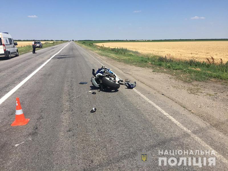 У Запорізькій області зіткнулися мотоцикл і легковик: є постраждалі - ФОТО 