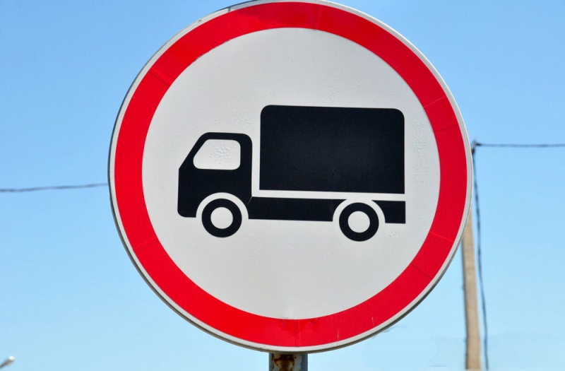 У Запоріжжі вантажівкам заборонили проїзд через греблю ДніпроГЕСу