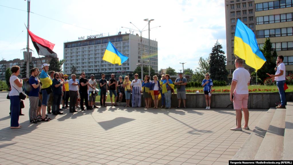 В центре Запорожья состоялась акция в поддержку украинских пленных и политзаключенных - ФОТО