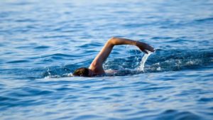 На запорожском курорте спасли мужчину, заплывшего далеко от берега