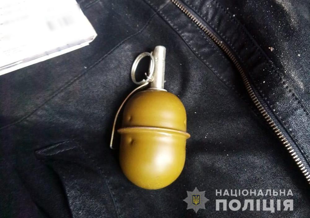 У жителя Запорожья в гараже нашли боевую гранату