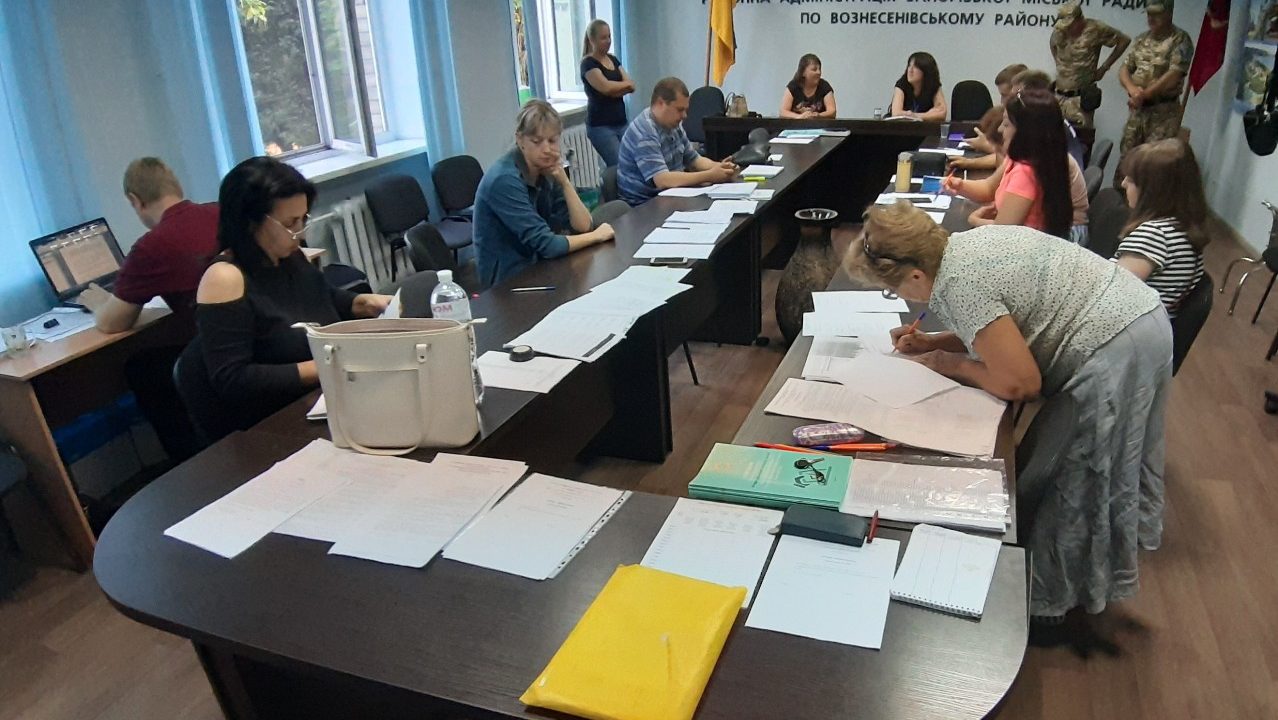 В Запорожье на избирательном участке испортили более 500 бюллетеней