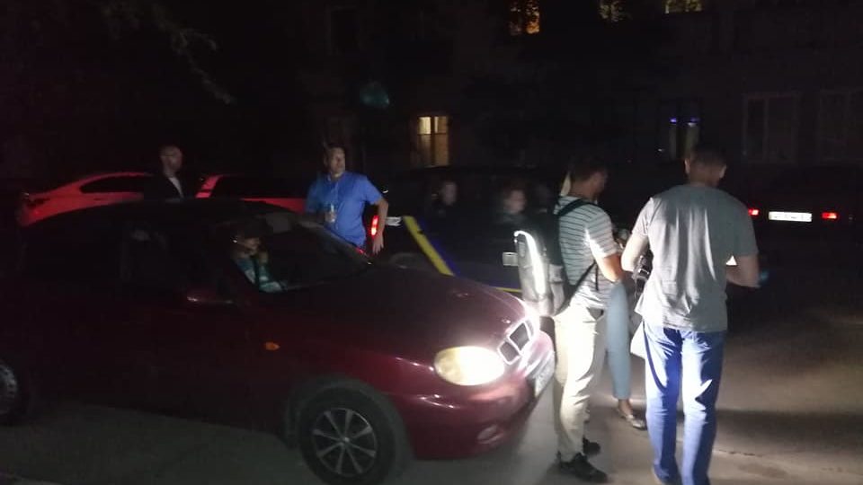 В Запорожской области неизвестные заблокировали автомобиль депутата-АТОшника - ФОТО