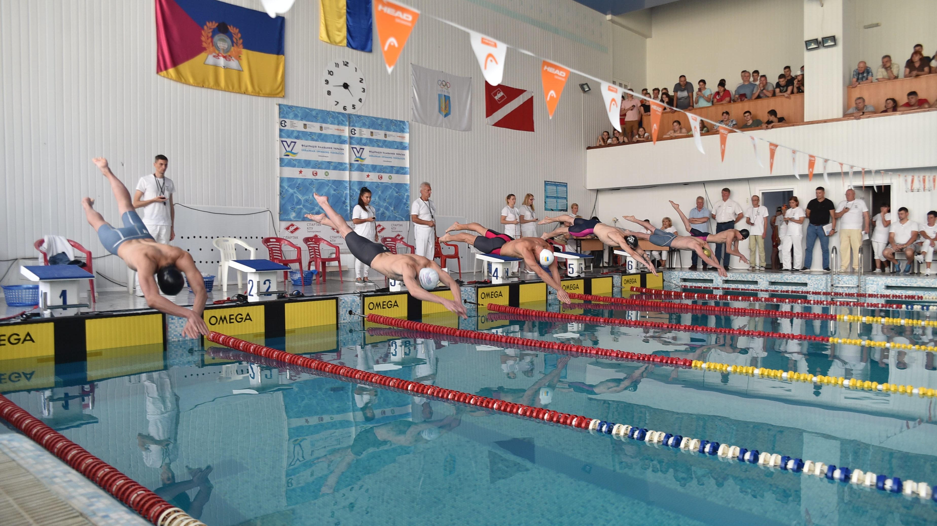 Понад 300 спортсменів з'їхалися в Запоріжжя на Кубок з плавання - ФОТО
