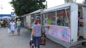 В Запорожье обещают очистить подход на рынок Анголенко от киосков - ФОТО
