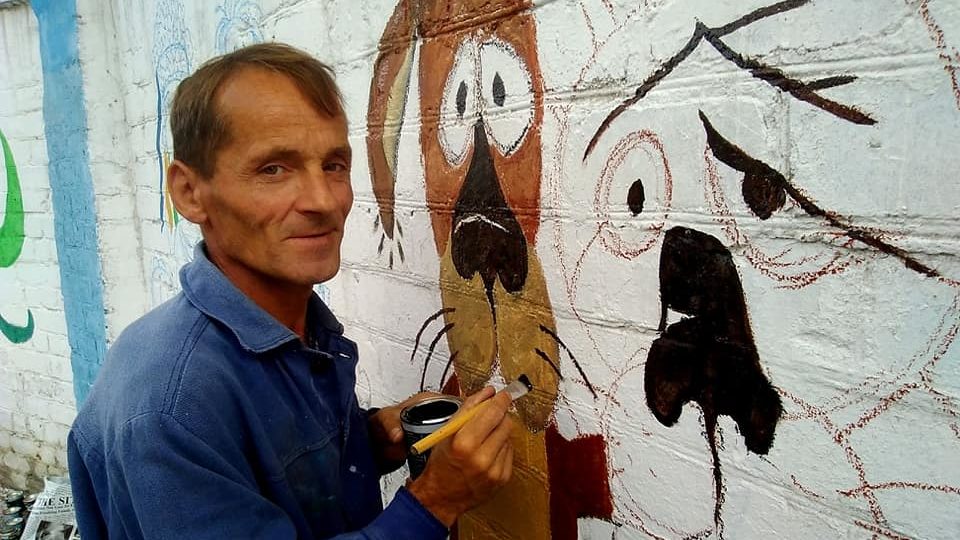 Петрик П'яточкін та «Жив-був пес»: запорізький художник розмальовує стіни на Каховській, – ФОТО