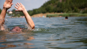 В Запорожье 20-летний парень утонул в Днепре на Молодежном пляже