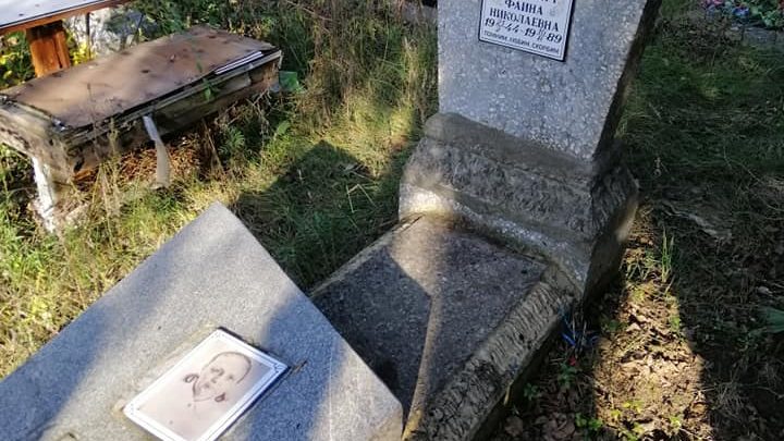 В Запорожье произошел акт вандализма на кладбище, — ФОТО