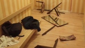 С запорожскими подростками, которые разгромили квартиру, проведут беседу: хозяйка отказалась писать заявление в полицию 