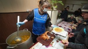 В Запоріжжі та області почали роботу пункти гарячого харчування для безхатченків, — АДРЕСИ