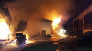 В Запорожье по неизвестным причинам загорелась баня в частном доме, — ФОТО