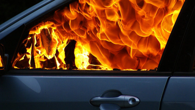 В Запорожской области по неизвестным причинам загорелся автомобиль, — ФОТО