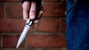 В центре Запорожья мужчина напал с ножом на политического активиста