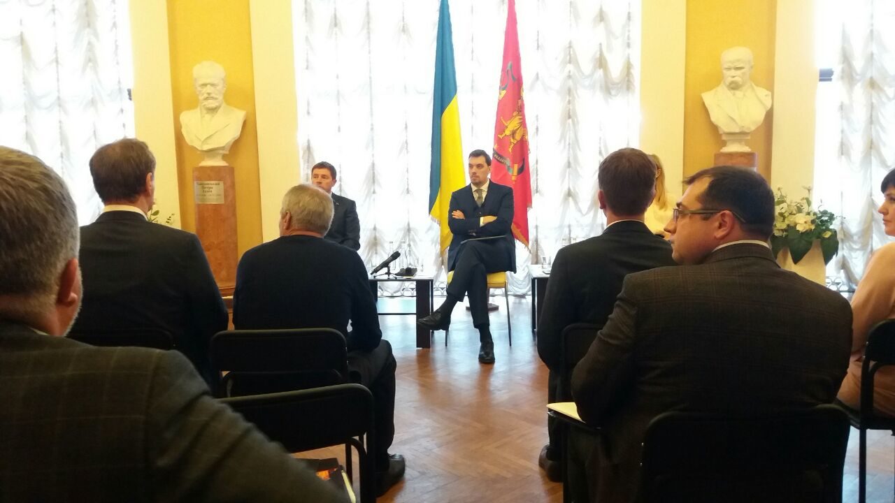 Премьер-министр Украины встретился с запорожским бизнесом и выслушал его проблемы, - ФОТО