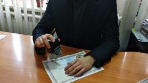 Запорожского нотариуса суд обязал уплатить 100 тыс.грн за выдачу доверенности мошенникам