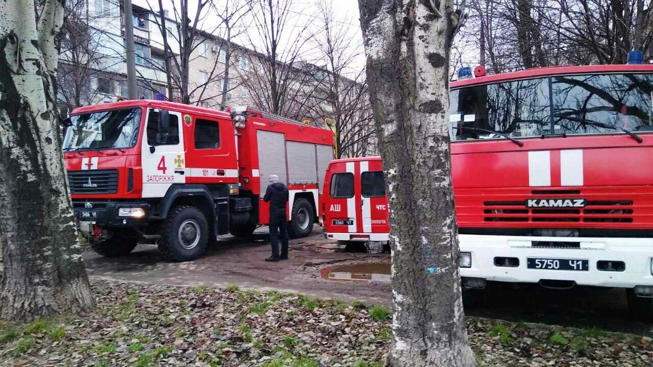 В Запорожье в пожаре на теплотрассе погиб человек, – ФОТО