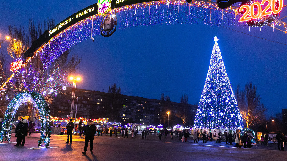 Вертеп та ковзанка: запоріжців запрошують святкувати Новий рік на площі Фестивальній