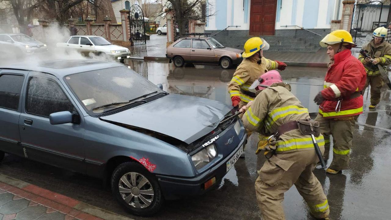 В Запорізькій області загорілася автівка, — ФОТО