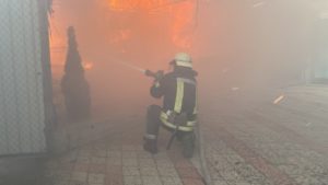 На центральной Набережной Запорожье горели постройки, — ФОТО