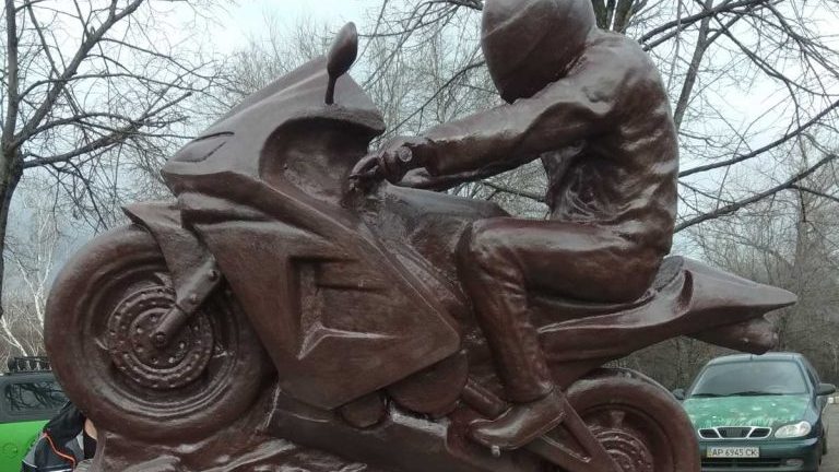 Запорізькі байкери встановили в місті новий пам'ятник