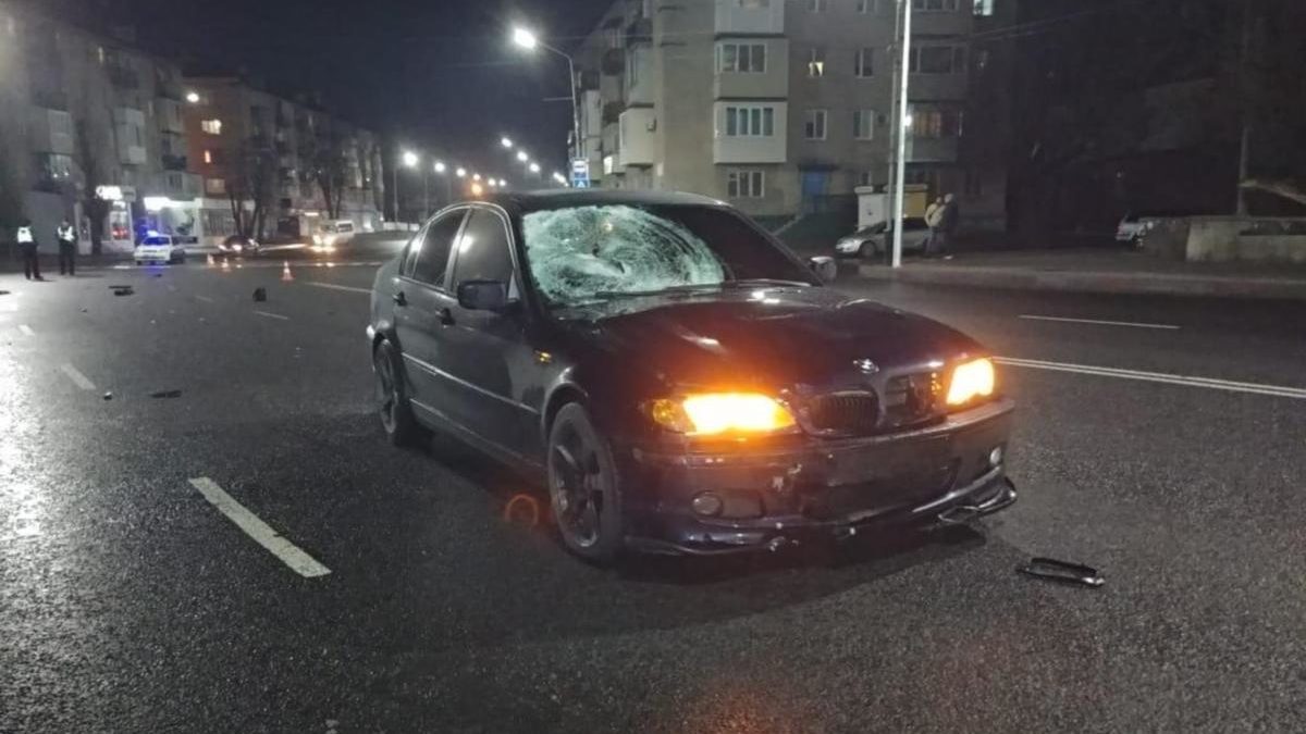 На BMW й без прав: у Запорізькій області дівчина збила на смерть пішохода, — ФОТО