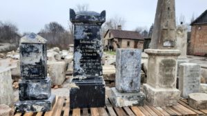 В Запорожье в фундаменте амбара обнаружили меннонитские надгробия: идентифицировали уже почти 100 людей, – ФОТОРЕПОРТАЖ